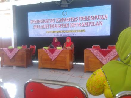 KADER PKK DESA TIMBULHARJO IKUTI PELATIHAN KETERAMPILAN PEMBUATAN HANTARAN